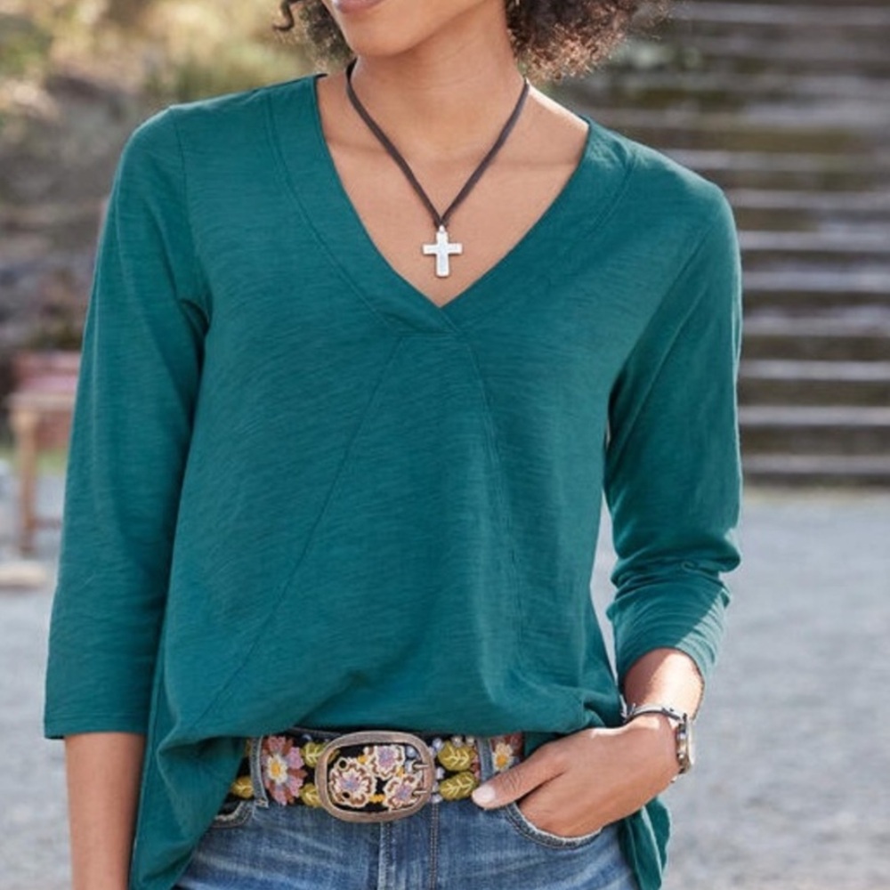 Mododoc Seamed V-Neck Tee